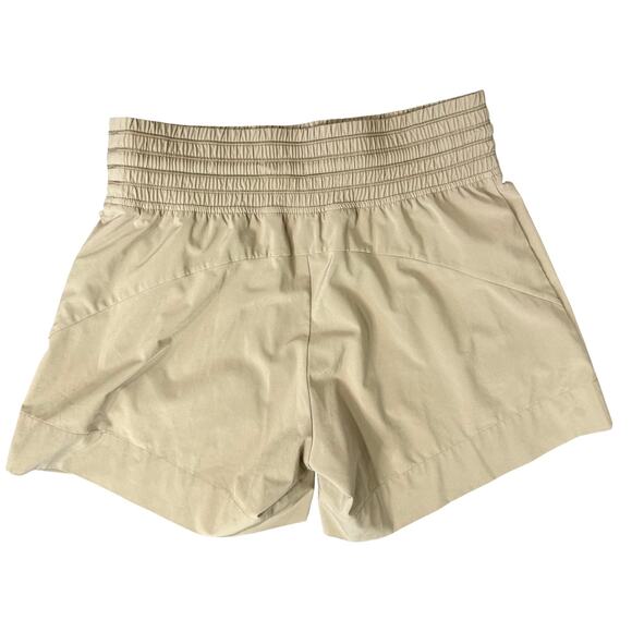 Athleta Camden Tan Khaki Elastic Waist Zipper Pockets Lightweight Shorts Size 6 - Picture 8 of 10